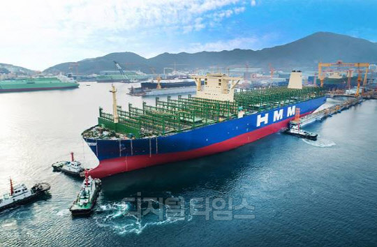 지난 12월말 현대상선의 2만4000TEU급 컨테이너선(사진) 진수식이 대우조선해양 옥포조선소(거제)에서 진행됐다.<현대상선 제공>